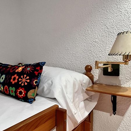 Hostal Nomadas By Gloove Villalba de la Sierra Ngoại thất bức ảnh