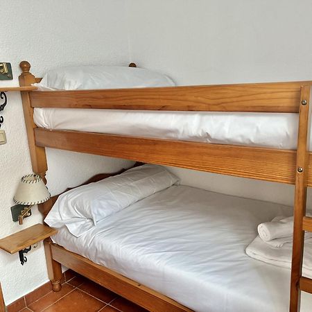 Hostal Nomadas By Gloove Villalba de la Sierra Ngoại thất bức ảnh