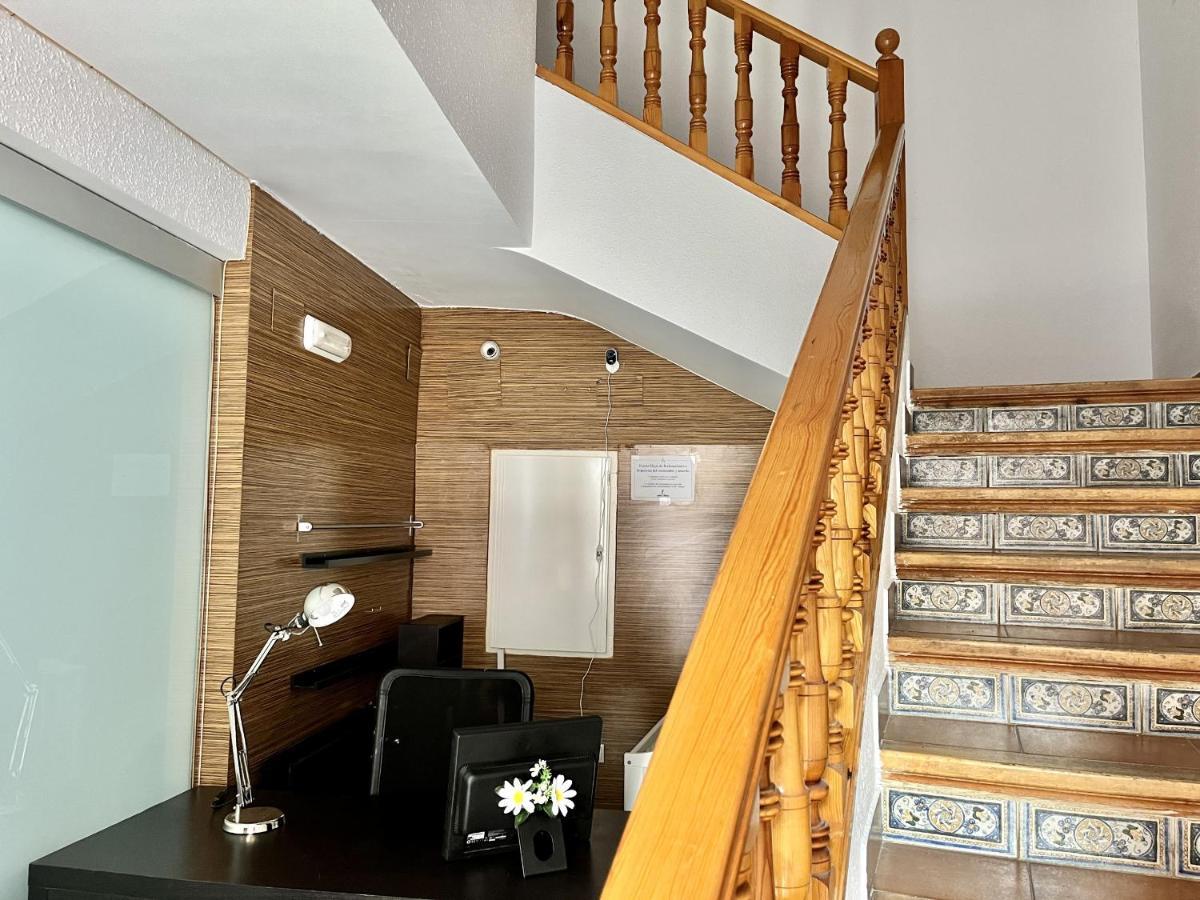 Hostal Nomadas By Gloove Villalba de la Sierra Ngoại thất bức ảnh