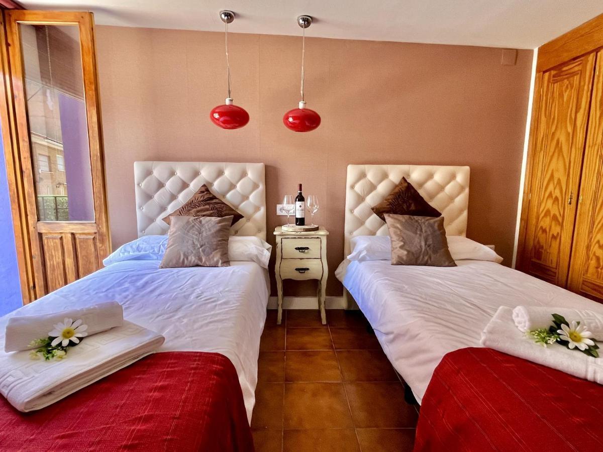 Hostal Nomadas By Gloove Villalba de la Sierra Ngoại thất bức ảnh