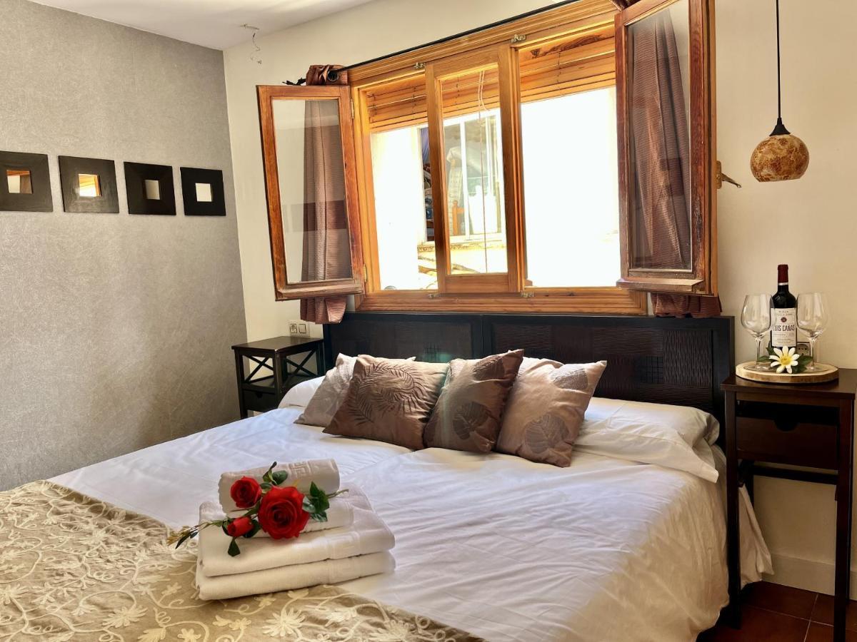 Hostal Nomadas By Gloove Villalba de la Sierra Ngoại thất bức ảnh