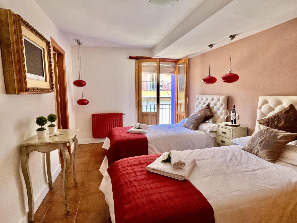 Hostal Nomadas By Gloove Villalba de la Sierra Ngoại thất bức ảnh