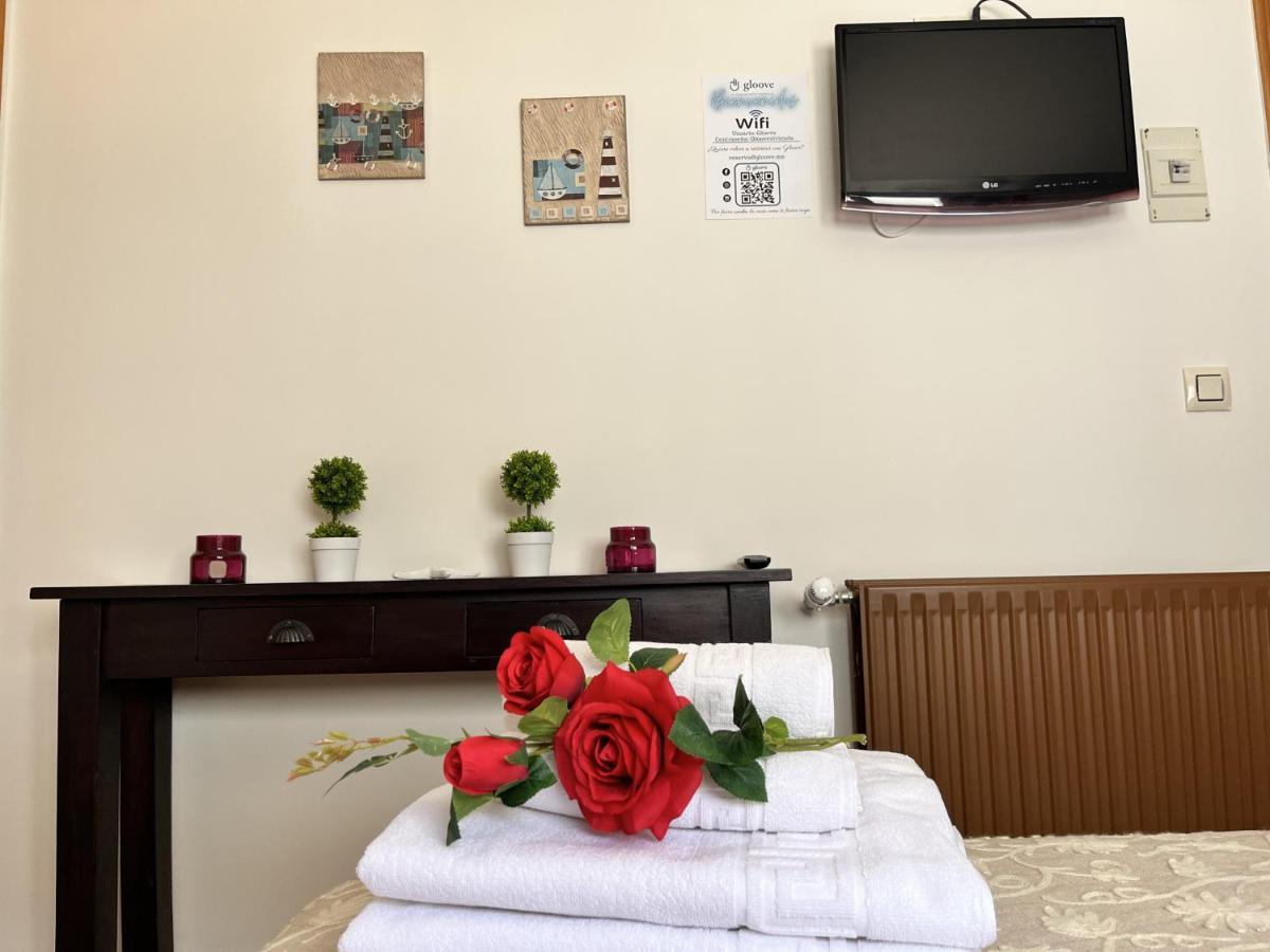 Hostal Nomadas By Gloove Villalba de la Sierra Ngoại thất bức ảnh