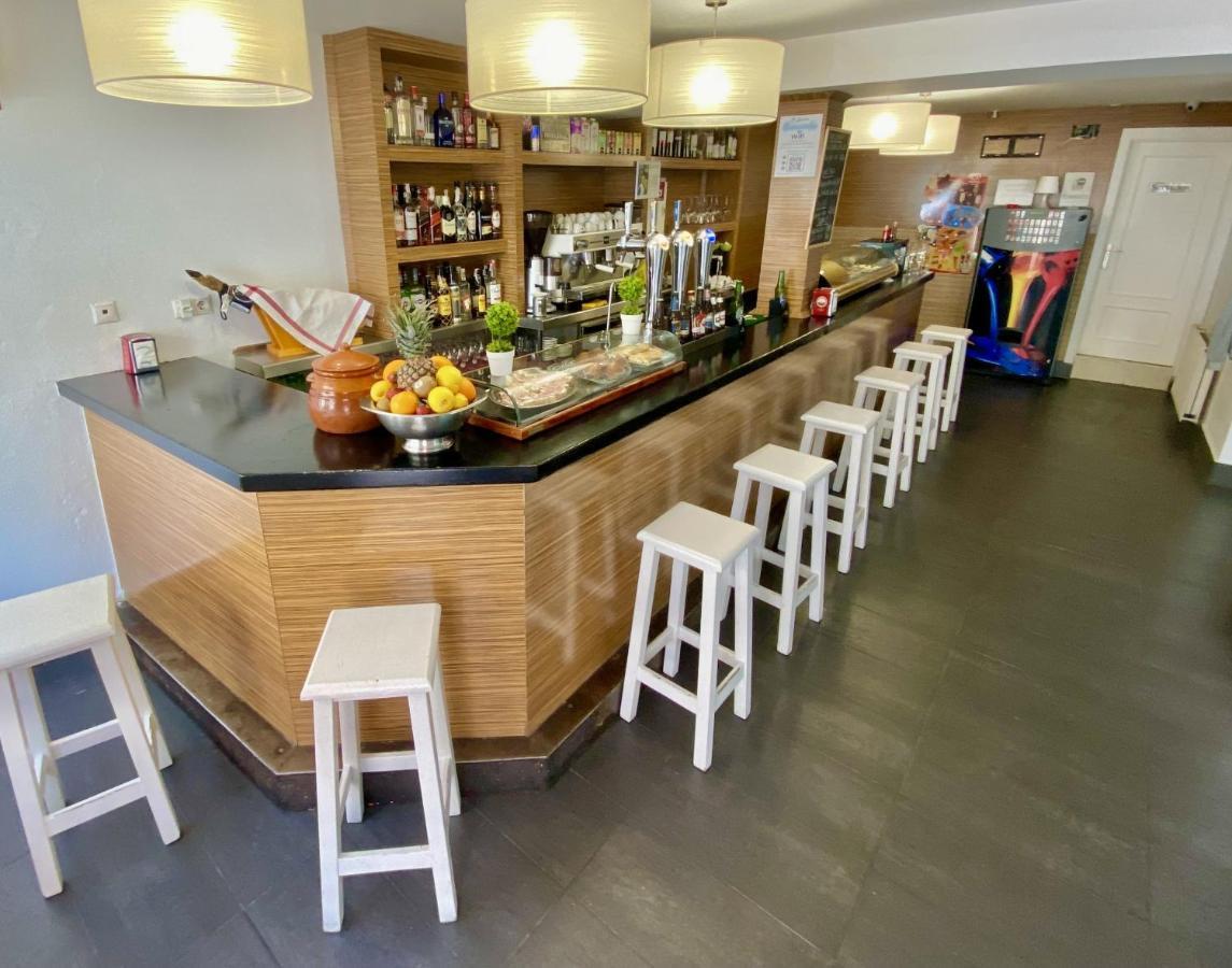 Hostal Nomadas By Gloove Villalba de la Sierra Ngoại thất bức ảnh