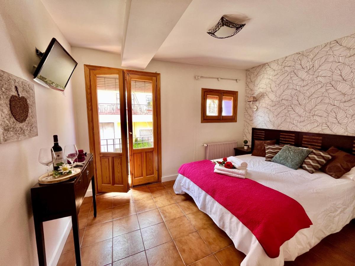 Hostal Nomadas By Gloove Villalba de la Sierra Ngoại thất bức ảnh