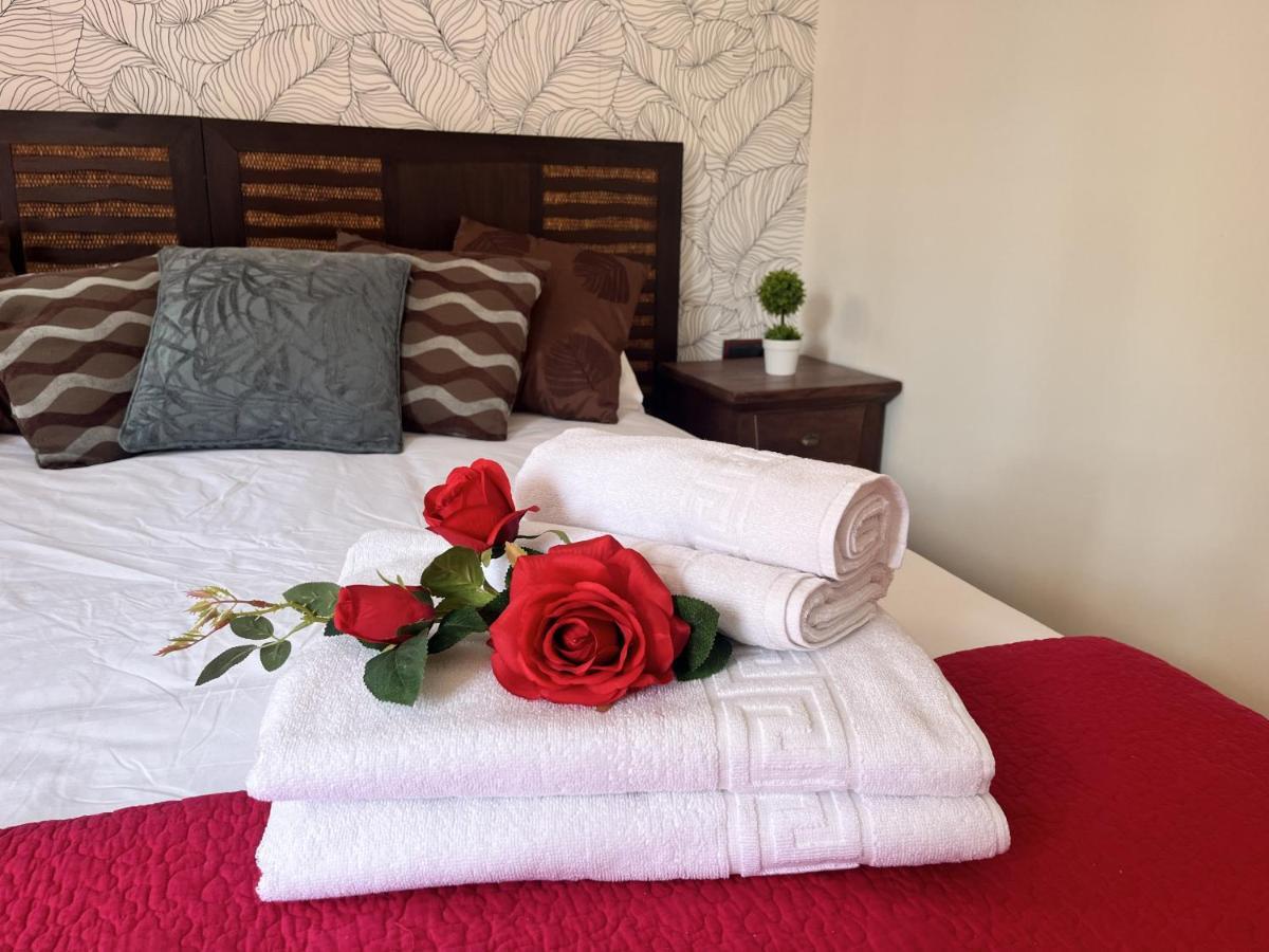 Hostal Nomadas By Gloove Villalba de la Sierra Ngoại thất bức ảnh