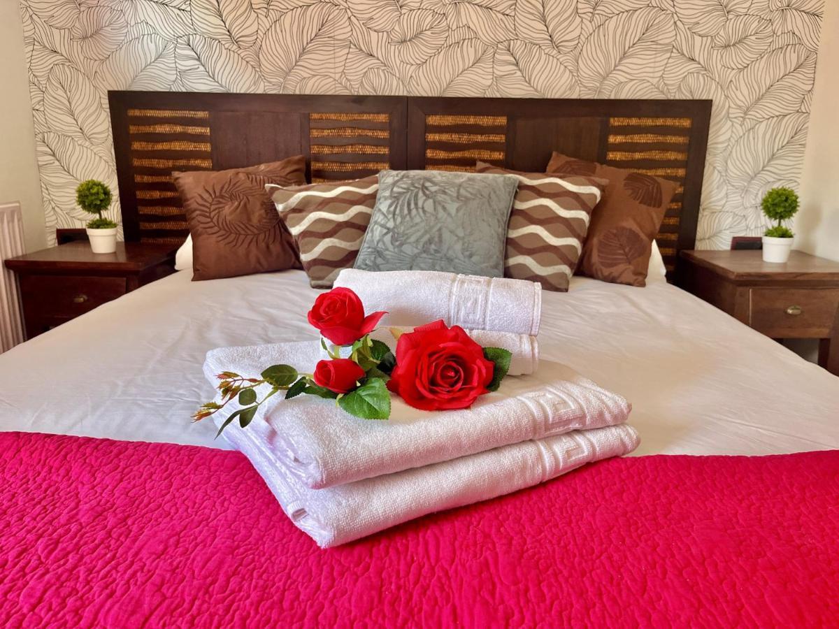 Hostal Nomadas By Gloove Villalba de la Sierra Ngoại thất bức ảnh