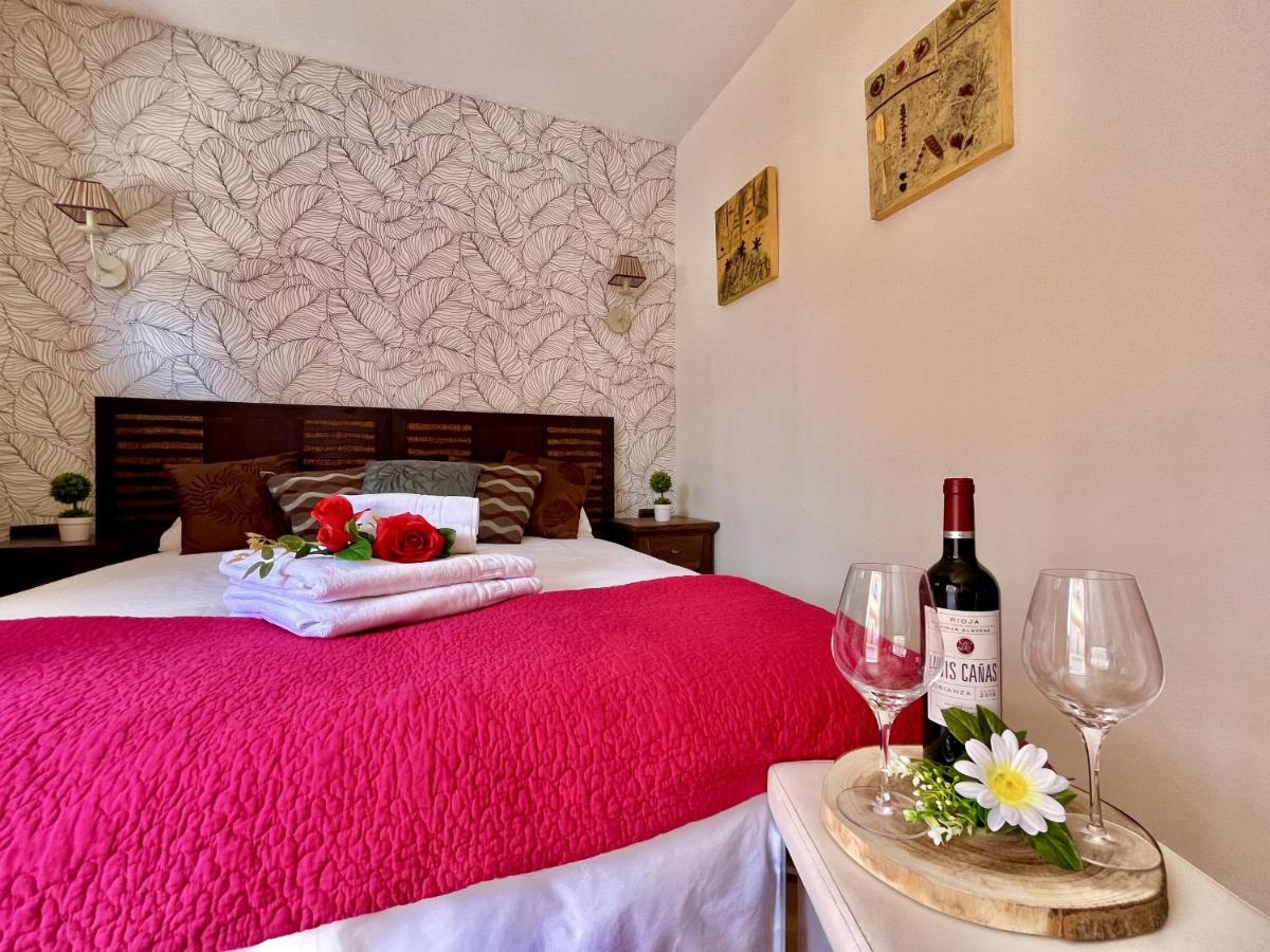 Hostal Nomadas By Gloove Villalba de la Sierra Ngoại thất bức ảnh