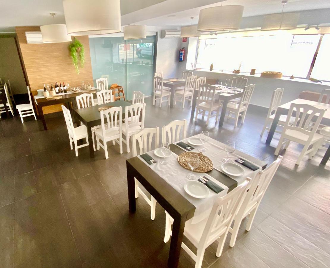 Hostal Nomadas By Gloove Villalba de la Sierra Ngoại thất bức ảnh