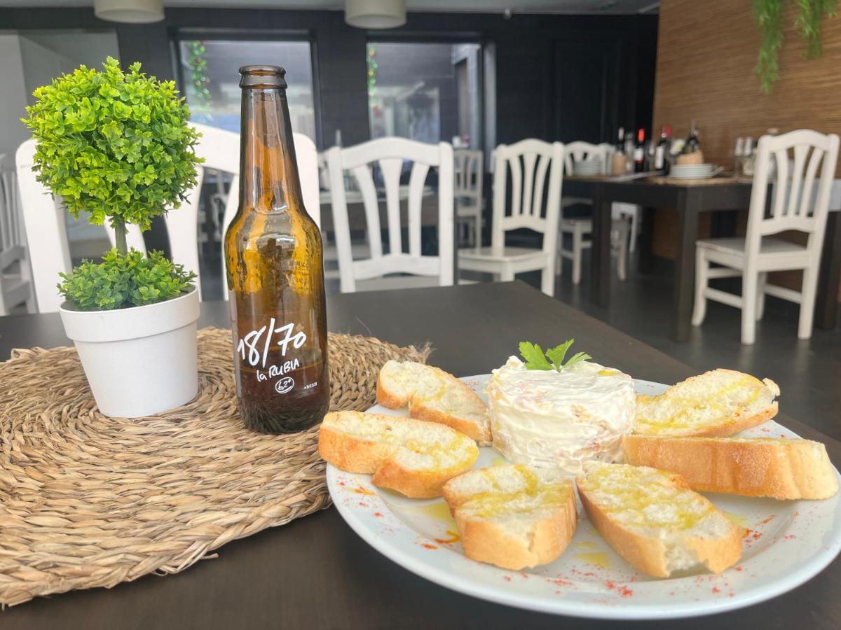 Hostal Nomadas By Gloove Villalba de la Sierra Ngoại thất bức ảnh