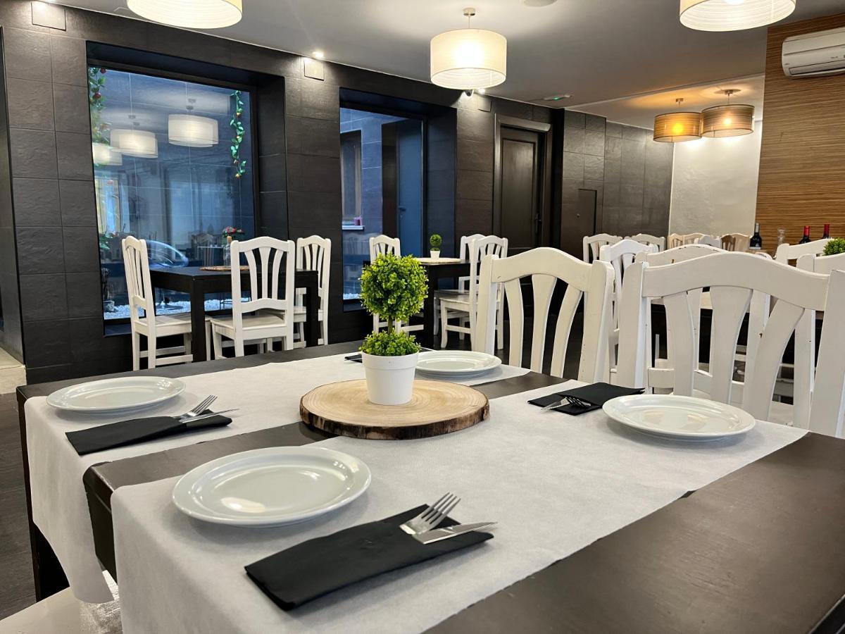 Hostal Nomadas By Gloove Villalba de la Sierra Ngoại thất bức ảnh