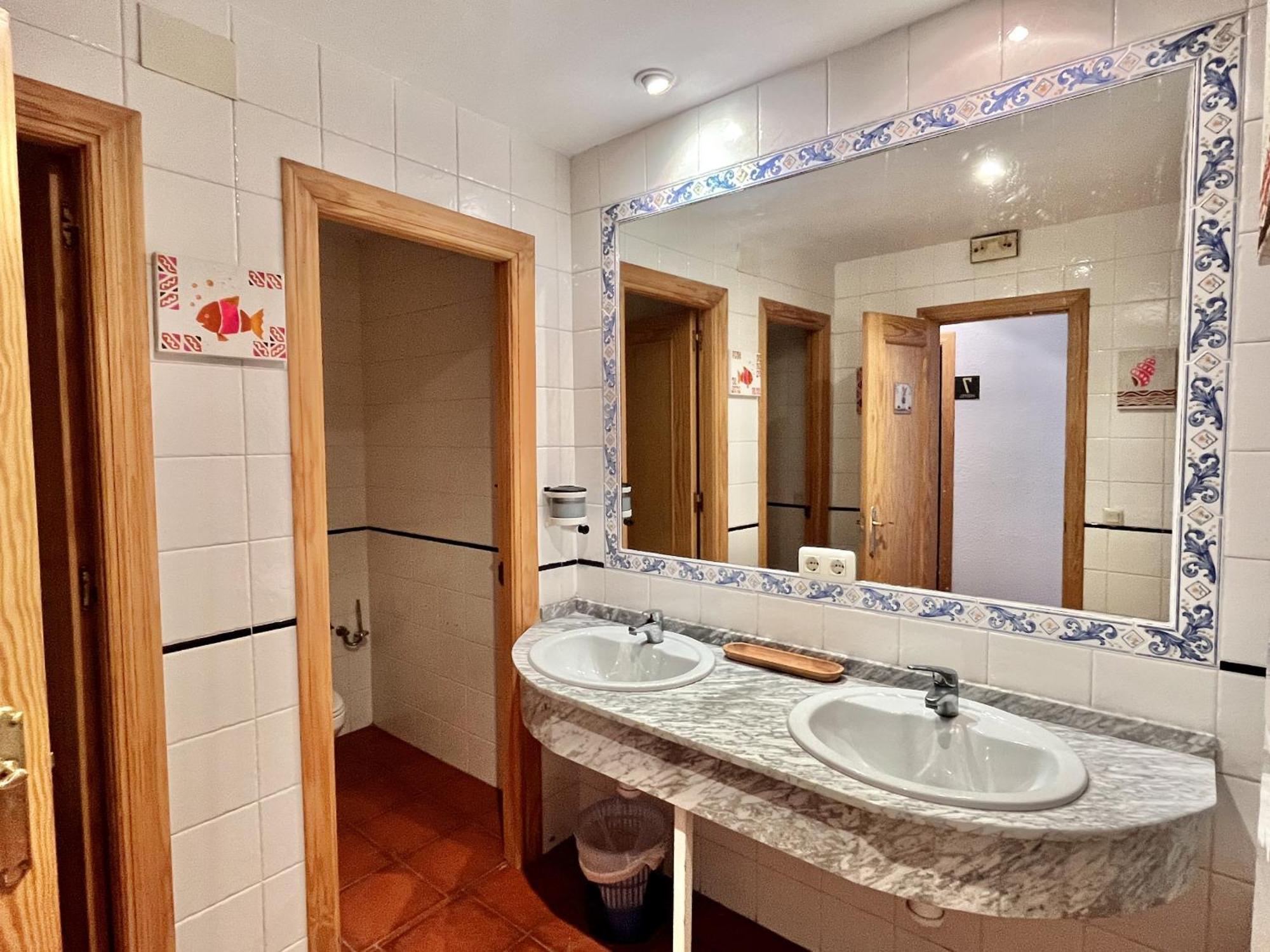 Hostal Nomadas By Gloove Villalba de la Sierra Ngoại thất bức ảnh