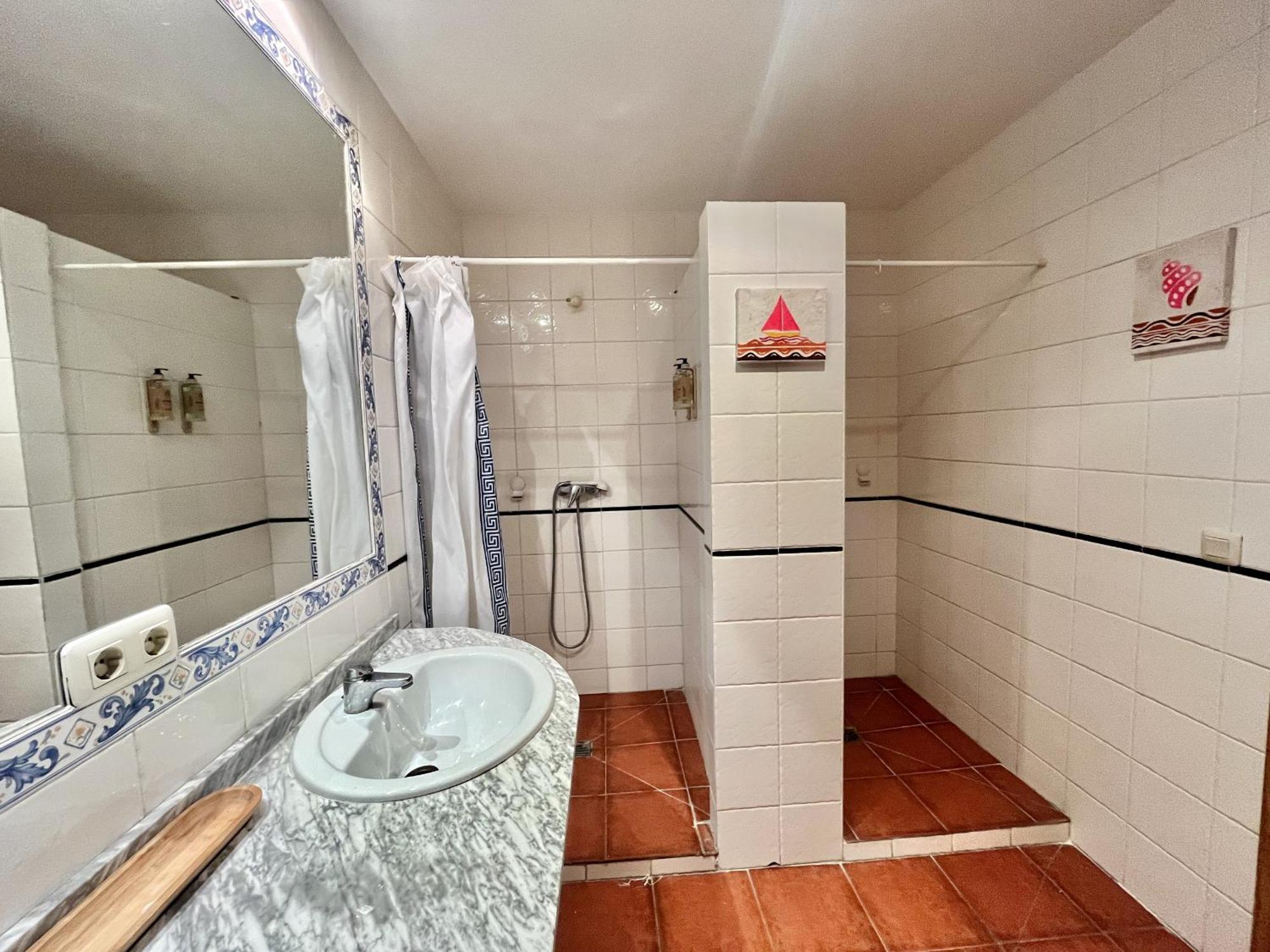 Hostal Nomadas By Gloove Villalba de la Sierra Ngoại thất bức ảnh